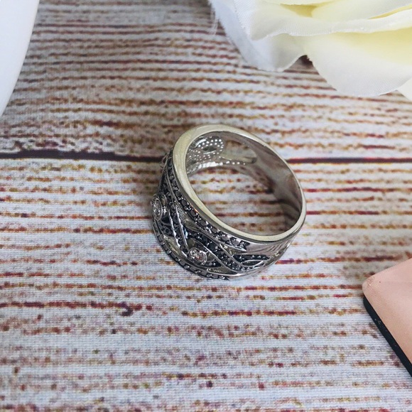 ✨I.N.C. Silver Tone Crystal Braided Statement Ring - Picture 7 of 8